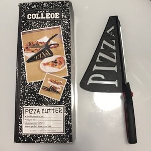 Pizza cutter with server